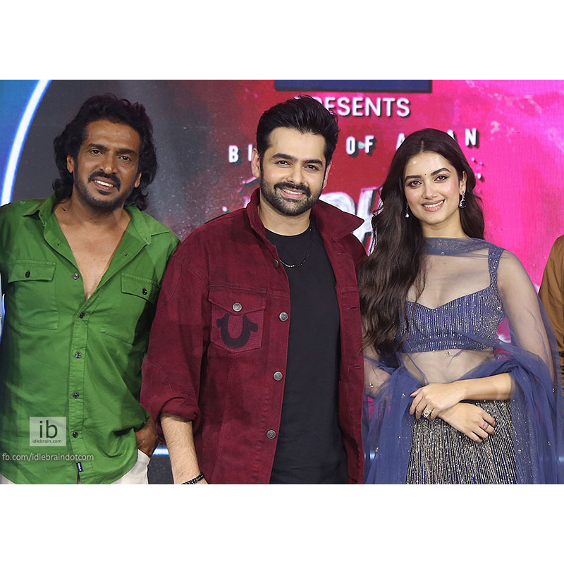 idlebraindotcom's tweet image. #AndhraKingTaluka Musical Concert

&apos;ఆంధ్ర కింగ్ తాలూకా&apos; నా కెరీర్ లో గర్వపడే సినిమా. నవంబర్ 27న అందరం థియేటర్స్ లో కలుద్దాం: మ్యూజిక్ కాన్సర్ట్ లో ఎనర్జిటిక్ స్టార్ రామ్ పోతినేని

idlebrain.com/news/today/and…