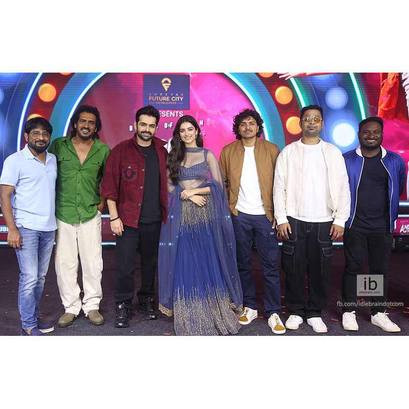 idlebraindotcom's tweet image. #AndhraKingTaluka Musical Concert

&apos;ఆంధ్ర కింగ్ తాలూకా&apos; నా కెరీర్ లో గర్వపడే సినిమా. నవంబర్ 27న అందరం థియేటర్స్ లో కలుద్దాం: మ్యూజిక్ కాన్సర్ట్ లో ఎనర్జిటిక్ స్టార్ రామ్ పోతినేని

idlebrain.com/news/today/and…