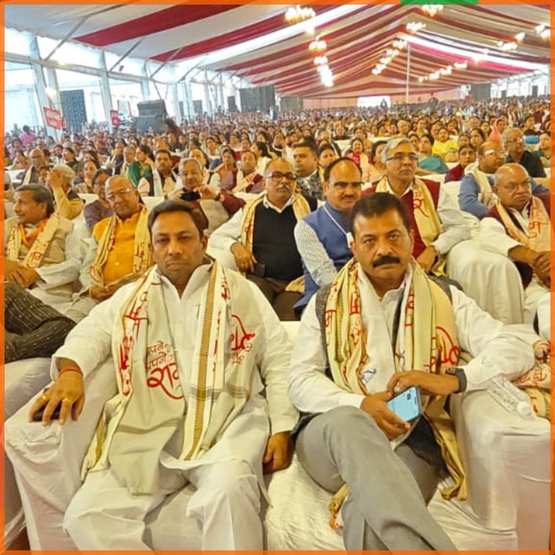 DSTomarMLA's tweet image. आज अपनी विधानसभा धौलाना के पिलखुवा में रामलीला मैदान में उत्तर प्रदेश के माननीय उपमुख्यमंत्री श्री बृजेश पाठक जी के साथ प्रसिद्ध कवि एवं श्रीराम कथा वाचक डॉ. कुमार विश्वास जी द्वारा प्रस्तुत दिव्य संगीत-मयी राम कथा “अपने-अपने राम” का श्रवण करने का सौभाग्य प्राप्त हुआ।