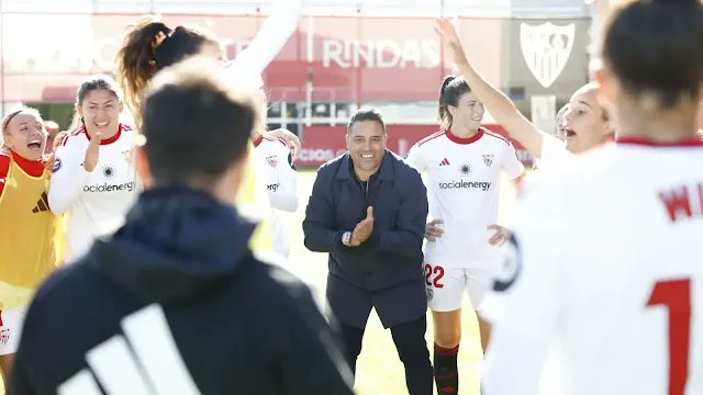 elsevillistacom's tweet image. 🗣️ David Losada: &quot;Ha sido una victoria muy trabajada&quot;

#️⃣ #TDSDeporte #SevillaFCFem #SevillaFC #LigaFMoeve #SevillaFCDéporAbanca 

✍🏼 @Pasion_SFC_

🔗 elsevillista.es/2025/11/david-…