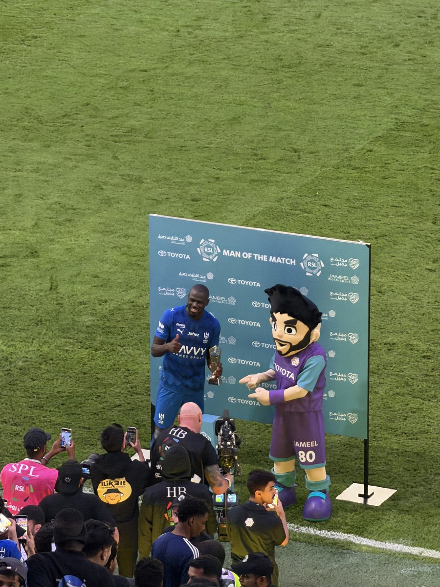 hilalstuff's tweet image. 🚨🚨🚨🚨🚨🚨🚨🚨🚨🚨 عاجل:

🌟 كوليبالي يستلم جائزة رجل المباراة 💙