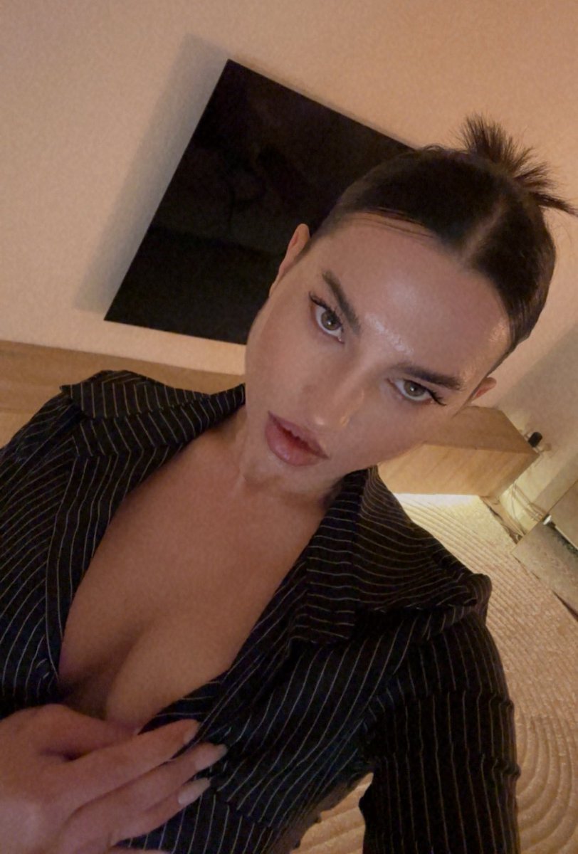 Ich spiele mit finanziellen Anreizen. 😏
Also du übernimmst den Finanziellen Part und ich den Reiz. 😏
#findom