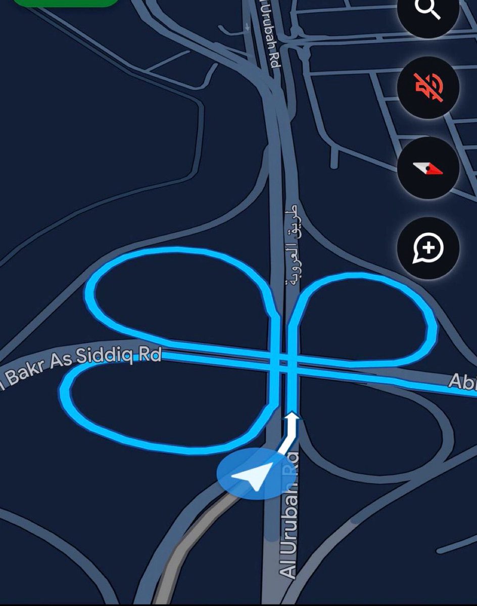 في هذي اللحظة عادي يدق عليك شخص ماكلمك من 10 سنين