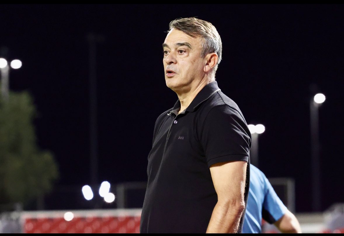 لا أبهى من #أبها ولا عسير في #عسير ..
بعد ثمان جولات من تمسك نادي #العلا بالصدارة ..
جاءت الجولة التاسعة بخبر تقدم نادي أبها من ثاني الترتيب ليعتلي صدارة #دوري_يلو بعد جهد كبير من لاعبيه ومدربه وإدارته ودعم جماهيره ليتحقق الإنصاف للنادي الذي يقدم مستويات لافتة حتى الآن.