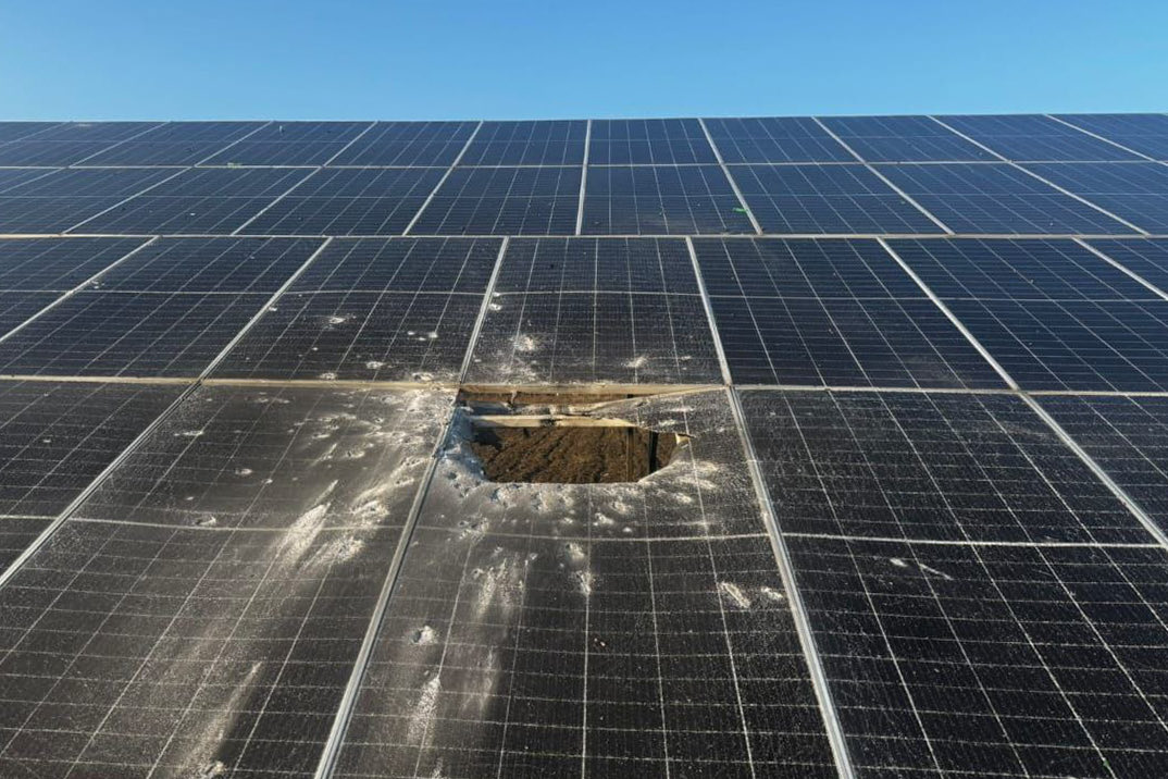 Nikopolgram's tweet image. Over 60 attacks in one day on the Nikopol area: russians hit homes with drones and artillery. They killed a 54-year-old woman. Five injured. Damaged homes, infrastructure, gas stations, an agricultural company, solar panels, and a power line