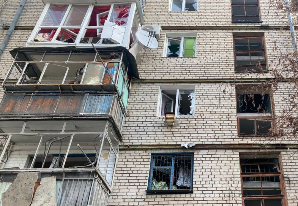 Nikopolgram's tweet image. Over 60 attacks in one day on the Nikopol area: russians hit homes with drones and artillery. They killed a 54-year-old woman. Five injured. Damaged homes, infrastructure, gas stations, an agricultural company, solar panels, and a power line