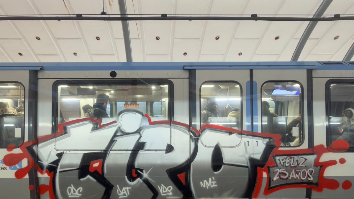 TipoSder's tweet photo. Bonito detalle de Maes, metro de Paris, linea 14 aeropuerto.

Abierto Sábados tarde!!!!!!!! https://t.co/ipwmDj1py4