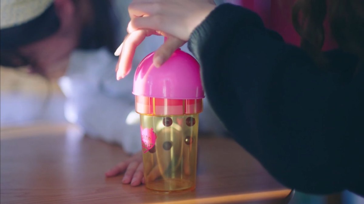 miichaaan46's tweet image. タピオカ作ってる時のこのシーン
絶対れんたんゲラってるよね？wwwwww
完全にこれ2人とも素よね？wwww
#ふたりエスケープ (7話)
#岩本蓮加 #冨里奈央