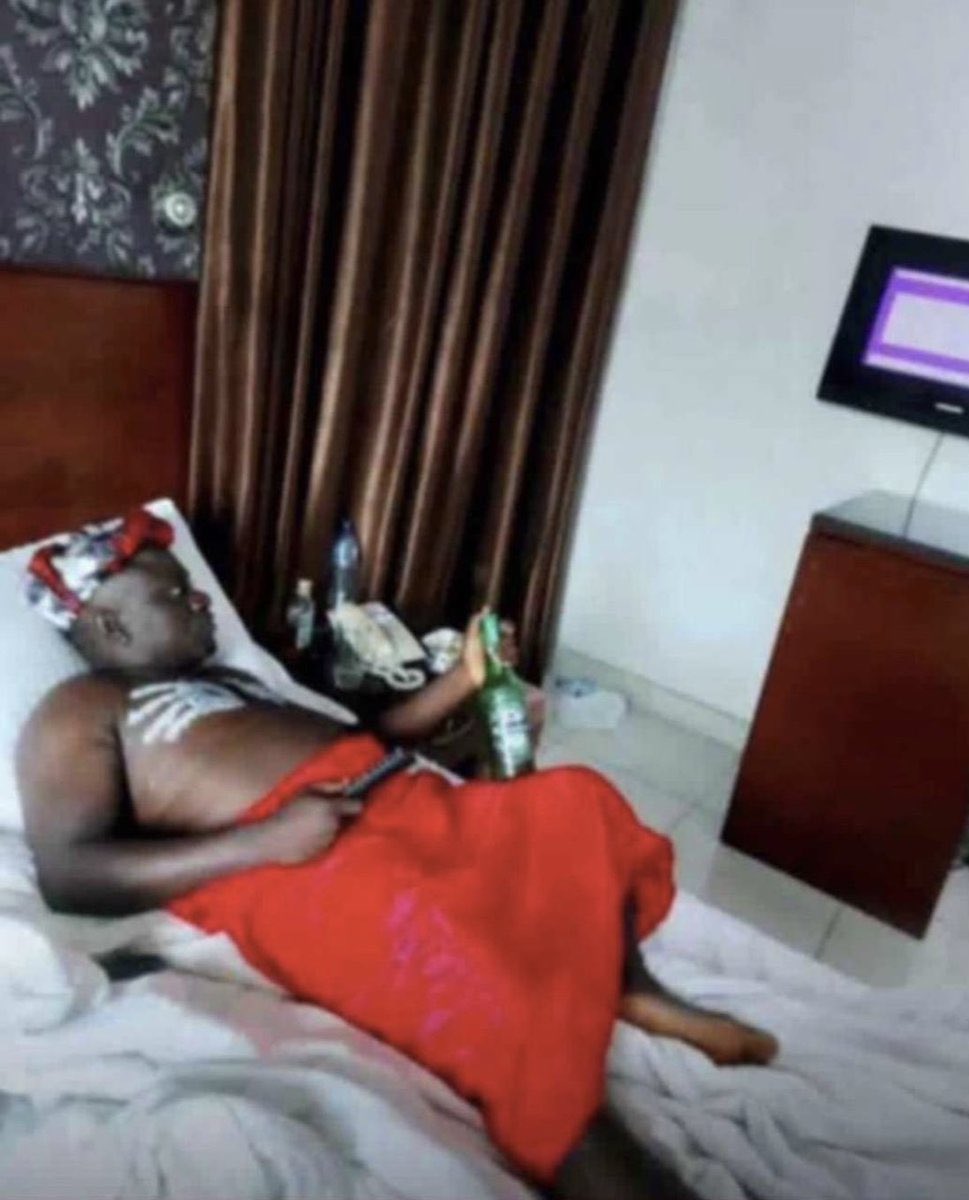 flames_collins's tweet image. Bush no safe again😅