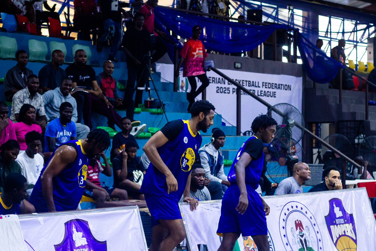 RiversHoopers's tweet image. Action photos from the first half.

#NPBLFinal4 
#TheCrowning 
#TheKingsMen