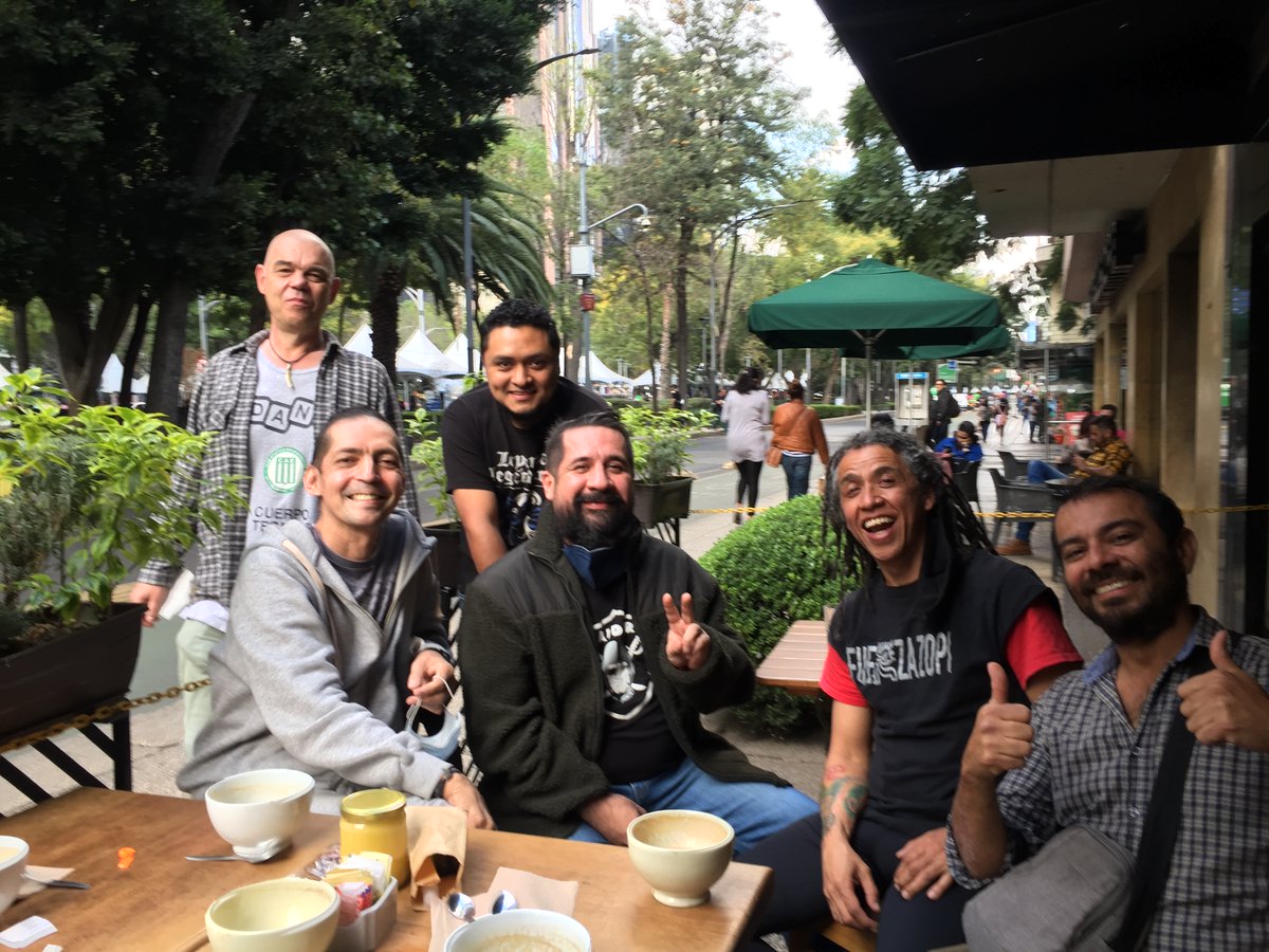 BicitlanRadio's tweet image. Naciste y creciste rodeado de música, y ella te acompañó hasta el final de tus días. Amaste el reggae y creaste una gran banda y un hermoso programa @Reggaevolucion, para difundir el reggae en español. Todo mi amor y admiración por siempre. 🎤🎧🎙️🙏
#DíaDelMúsico