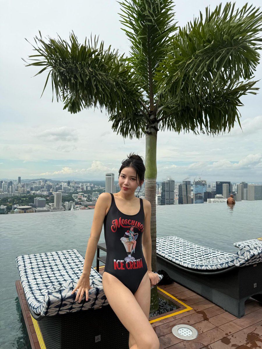 yongmogu's tweet image. .
solarkeem IG

in Singapore❤️

📸instagram.com/p/DRXPFedDxzw/…😍

#Solar_3rd_Concert #Solaris
#SOLAR #솔라 #김용선
#媽媽木 #頌樂 #金容仙 #颂乐
#ママム #ソラ #มามามู #โซลาร์ #KPop
#MAMAMOO #마마무 @RBW_MAMAMOO