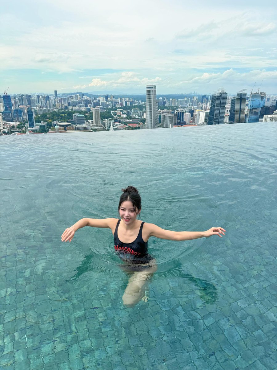 yongmogu's tweet image. .
solarkeem IG

in Singapore❤️

📸instagram.com/p/DRXPFedDxzw/…😍

#Solar_3rd_Concert #Solaris
#SOLAR #솔라 #김용선
#媽媽木 #頌樂 #金容仙 #颂乐
#ママム #ソラ #มามามู #โซลาร์ #KPop
#MAMAMOO #마마무 @RBW_MAMAMOO