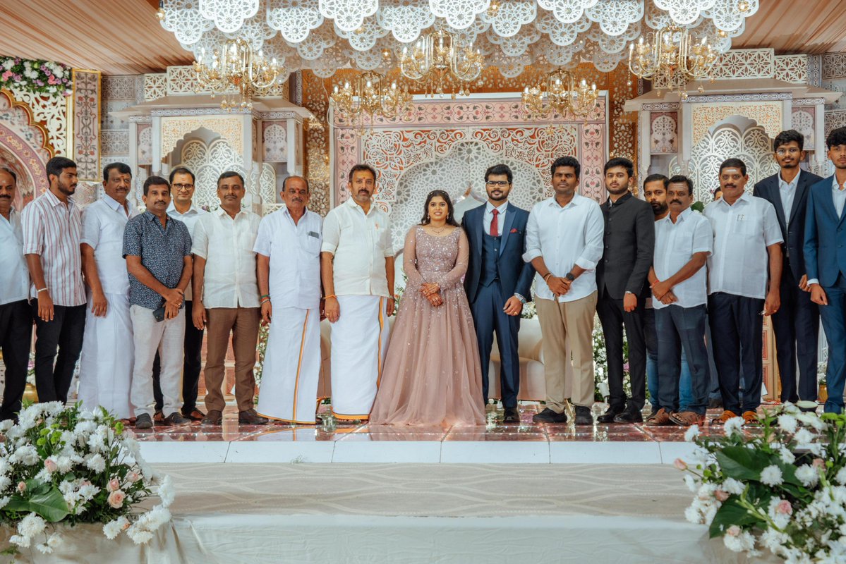 annamalai_k's tweet image. இன்று மாலை, அமமுக கரூர் மேற்கு மாவட்டச் செயலாளர், அண்ணன் திரு. P.S.N. தங்கவேல் அவர்களது அன்பு மகள், டாக்டர் T. காருண்யா மற்றும் மணமகன், டாக்டர் M. லத்தீஸ் கன்பத் ஆகியோரின் திருமண வரவேற்பு விழா நிகழ்ச்சியில், @BJP4Tamilnadu கரூர் மாவட்டத் தலைவர் அண்ணன் திரு @VVSenthilnathan…