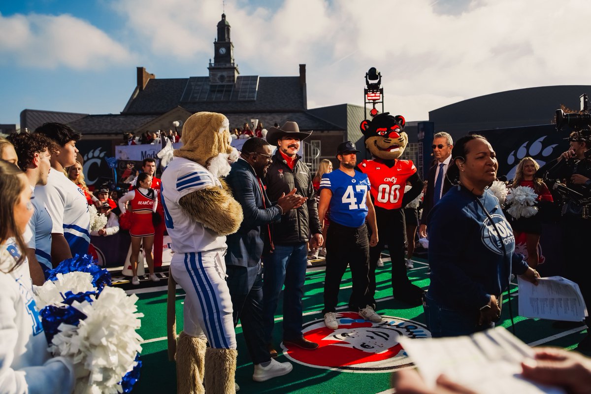 TexasTechFB's tweet image. On the campaign trail 🤠

@HeismanTrophy I want to vote for #JacobRodriguez