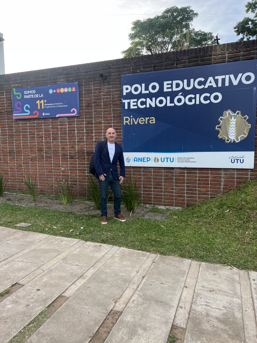 Gran día en el Polo Educativo Tecnológico de Rivera, donde compartimos una charla sobre IA y Ciberseguridad.
Fue un privilegio conversar con futuros tecnólogos.
Su interés, curiosidad y pasión confirman la importancia de conectar y fortalecer lazos de la academia con la industria