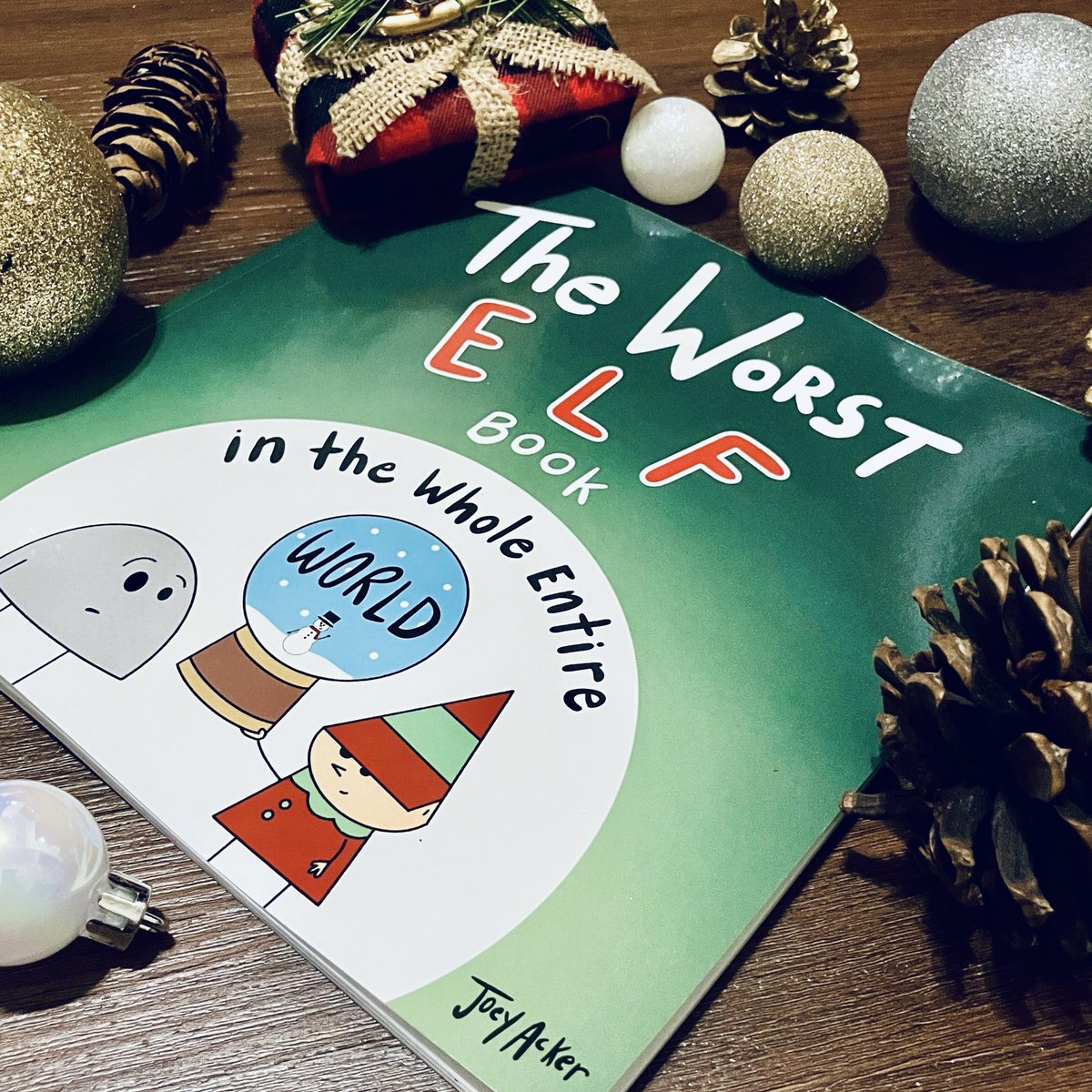 ackersbooks's tweet image. Book #20 just showed up, and the paperback and hardback are officially live. 

It also launched as a Top New Release in Children’s Christmas Books on Amazon!

If your kids like smart humor and Christmas stories with a twist, it’s ready for them…

#ChristmasBooks #funnybooks