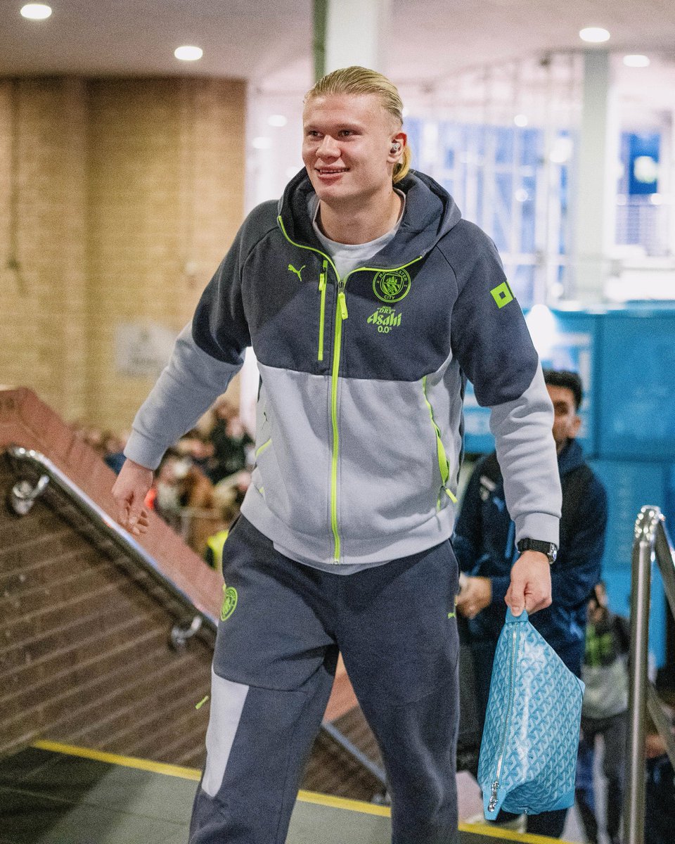 PaschalEjikeme's tweet image. Erling is in the building! 💪