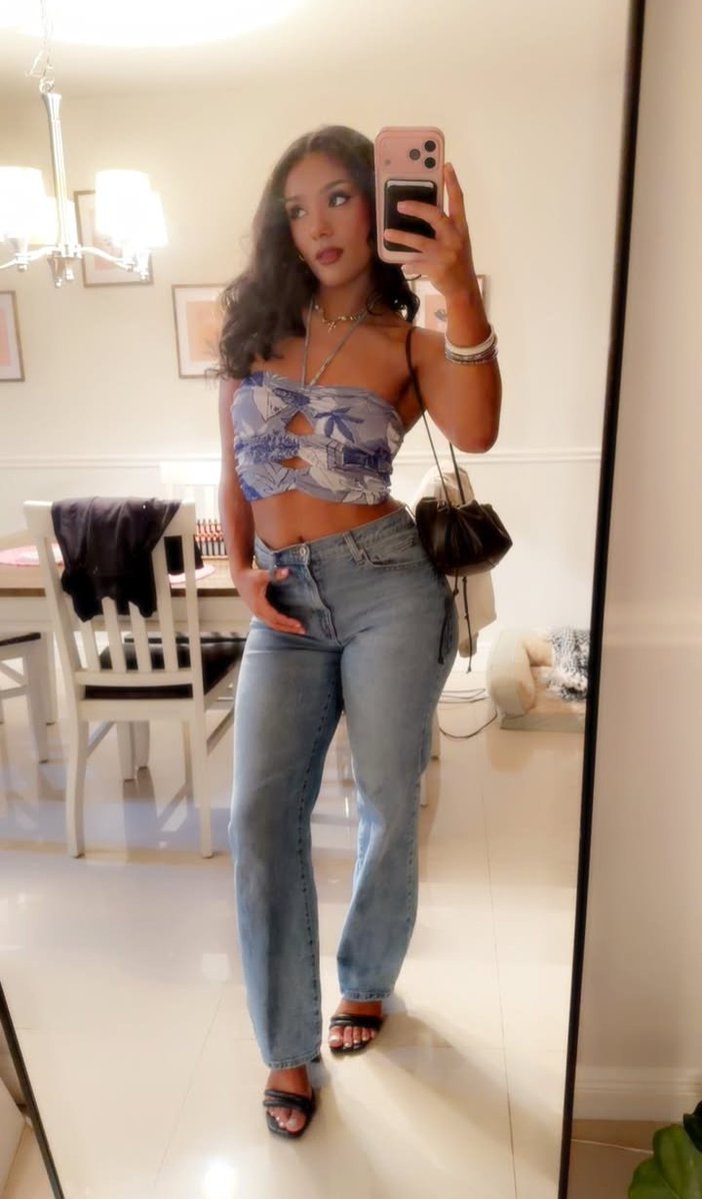 Skyler161036701's tweet image. Living my soft era ✨
.
.
.
.
.
.
.
.
.
#OOTD #MirrorSelfie #WeekendVibes #FitCheck #StyleDiaries #Aesthetic #CasualLook #SelfieTime