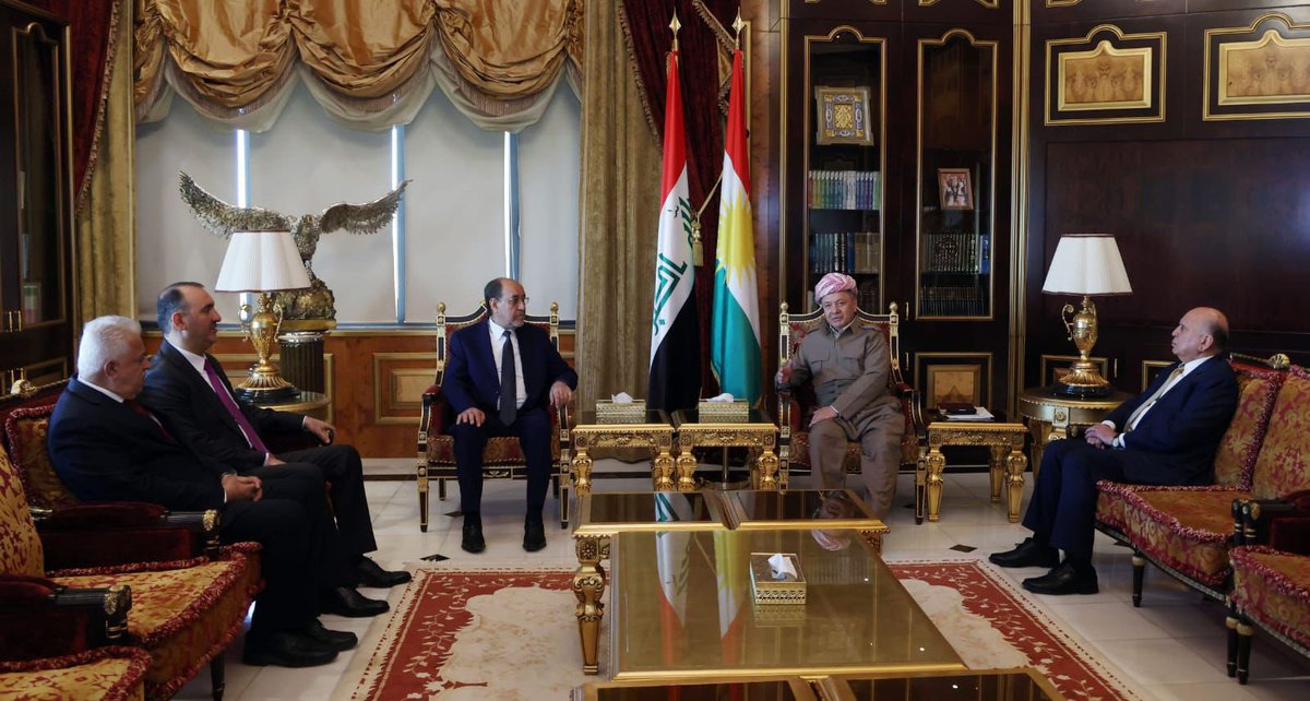 لبّينا اليوم الدعوة المؤجَّلة من السيد البارزاني للسيد المالكي لزيارة إقليم كردستان العراق، وكانت الزيارة فرصة مهمة لتأكيد وترسيخ شراكتنا التي امتدت جذورها منذ عهد المعارضة للنظام الديكتاتوري البائد، وستستمر بإذن الله.
وقد تركزت مباحثاتنا على استكمال الاستحقاقات الدستورية لما بعد
