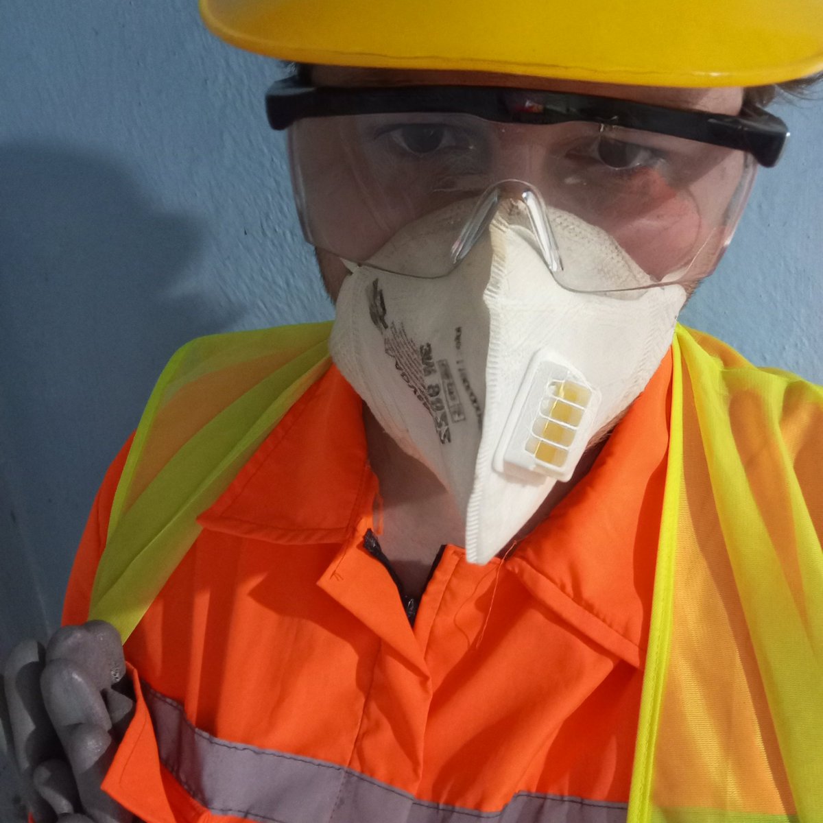 shinylad35's tweet photo. In my workgear after a long time #hivis #workgear #workie https://t.co/U42uI9sNnM