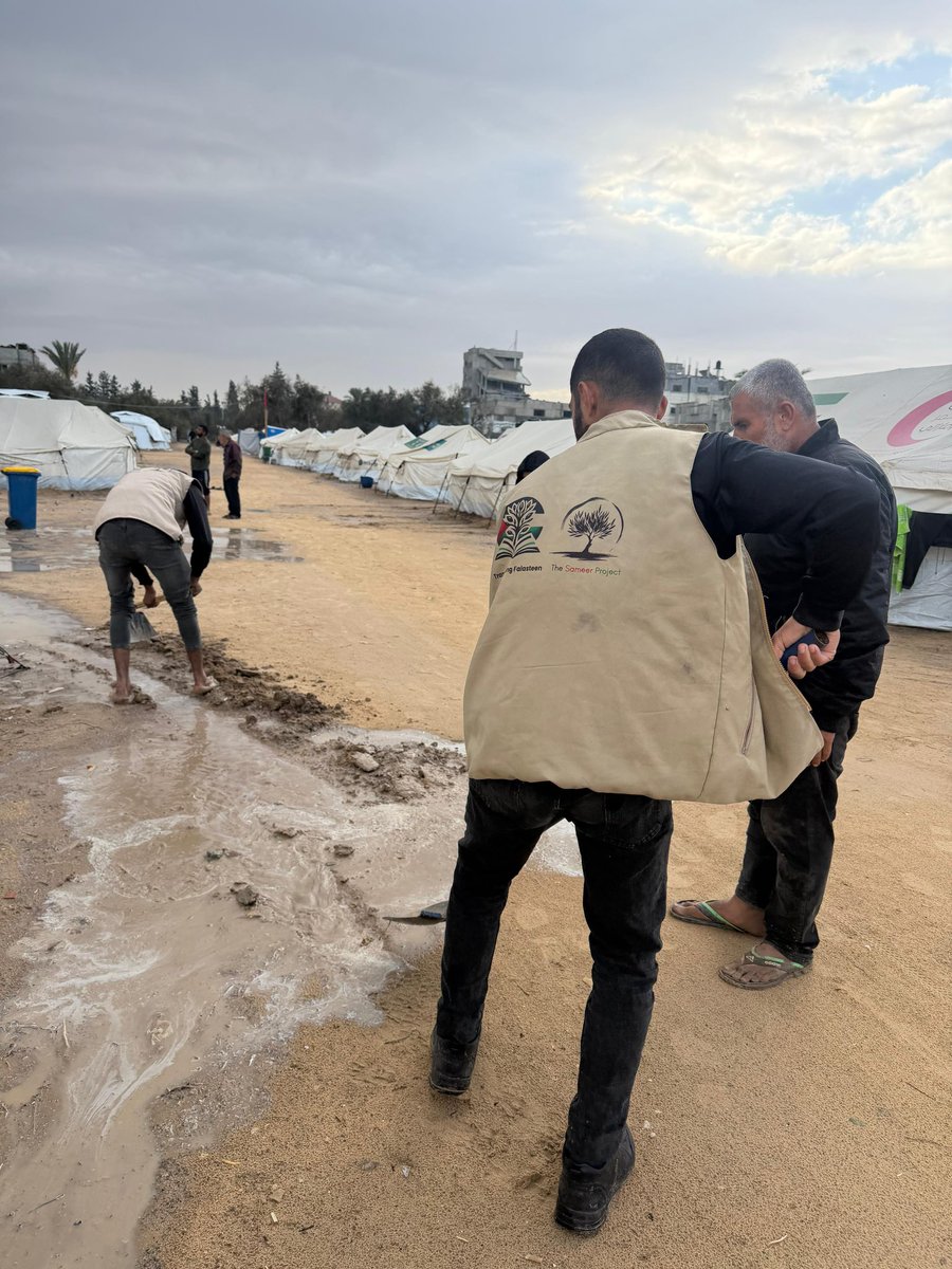 sameerproject's tweet image. The rain season started in Gaza creating mud in the camps. The Sameer Project will work on adding a certain type of sand and pebbles to prevent our 3 camps from getting too muddy, support: chuffed.org/project/113327…

The third winter in genocide with no proper shelter for…