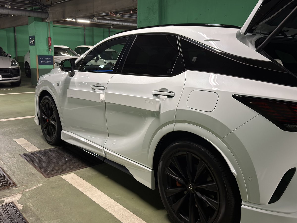 MASA_CAR_LIFE's tweet image. ホテルの駐車場🅿️
ドアパン対策しておこう😌