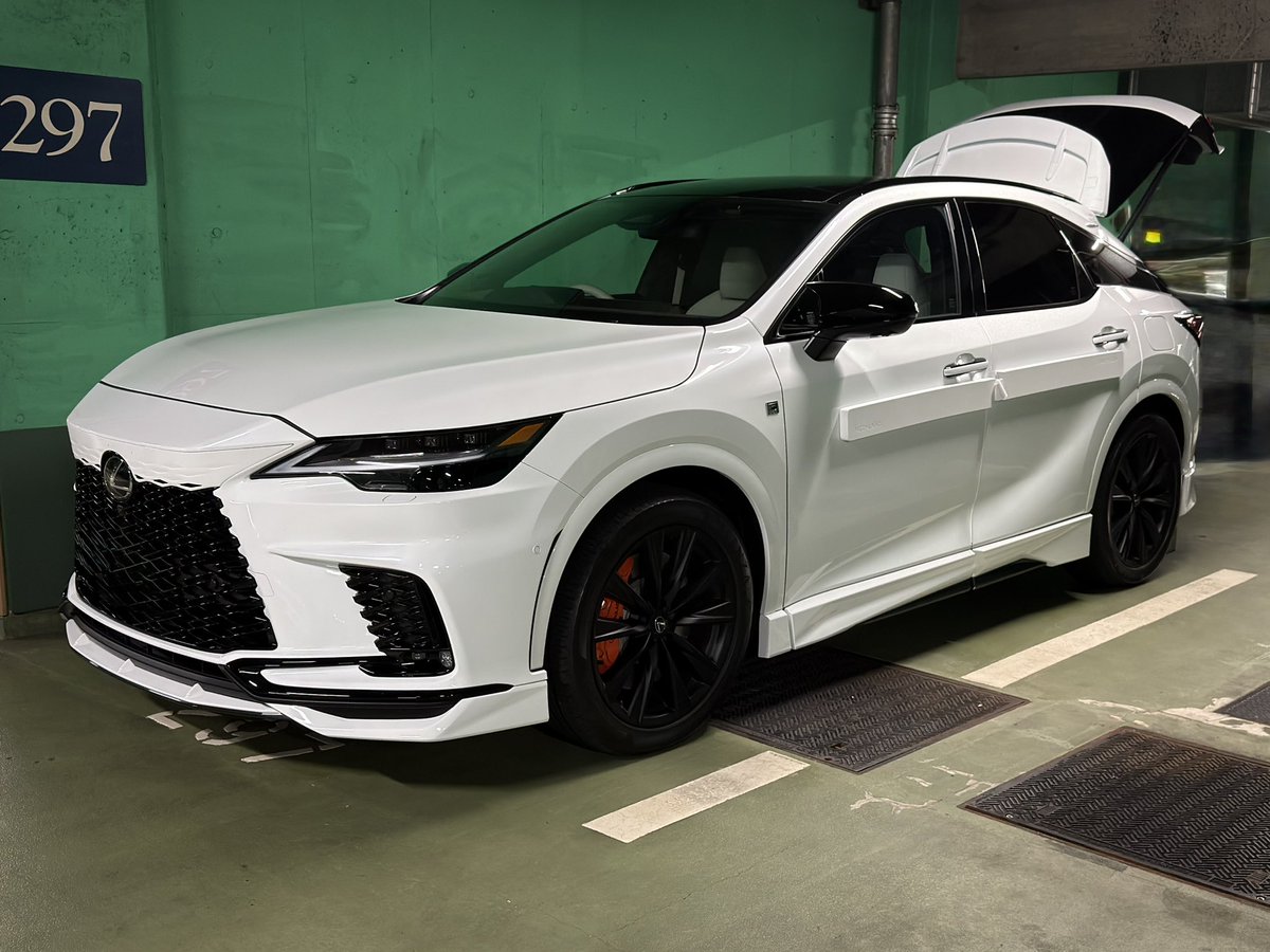 MASA_CAR_LIFE's tweet image. ホテルの駐車場🅿️
ドアパン対策しておこう😌