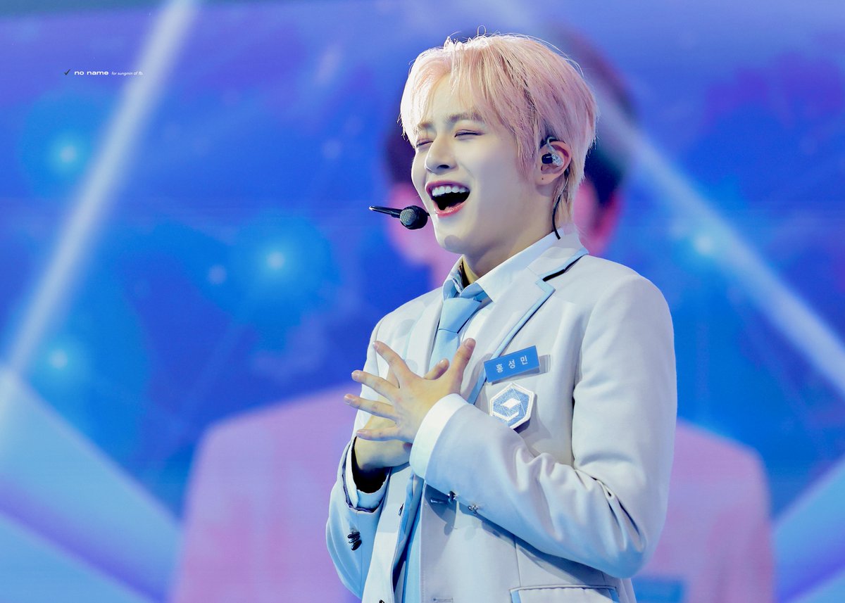 나는 무대하는 모습을 다시 볼 수 있을 때까지 언제까지나 기다릴테니 미안하다고 생각하지 않았으면 좋겠어.

니가 걸어가는 모든길, 모든 선택을 응원할게🍀
아프지 말고 꼭 행복하게 웃는 모습으로 다시 보자!
사랑해🤍
#홍성민