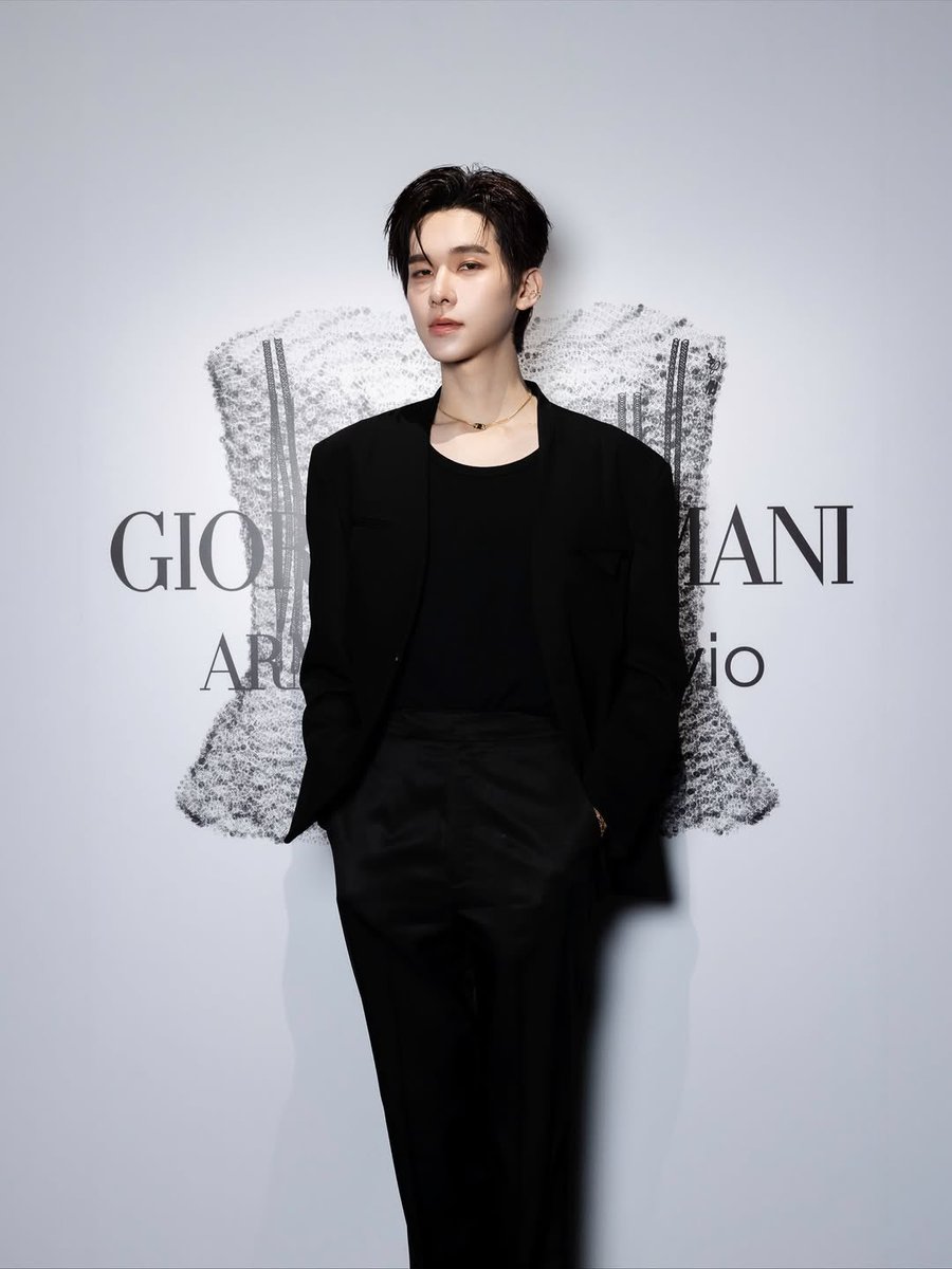 ohmsnupi's tweet image. he’s giving miranda priestly’s gay nephew here