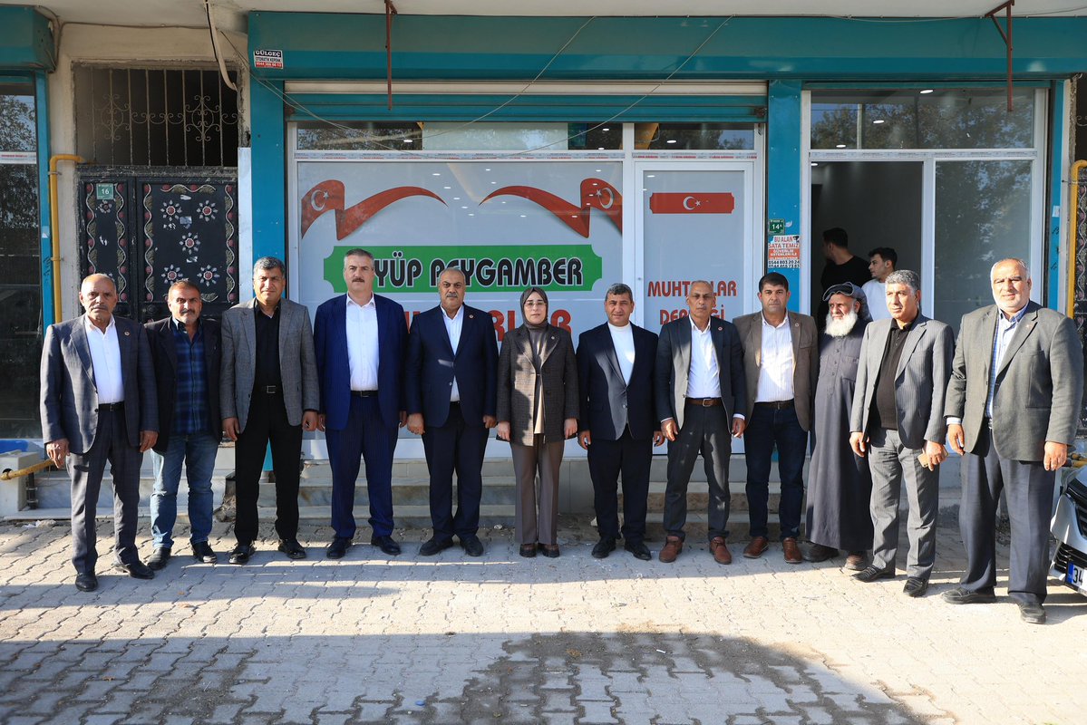 CYAZMAC's tweet image. Milli iradenin tecelligahı Gazi Meclisimizde geçtiğimiz günlerde ağırladığımız Eyyüp Peygamber Muhtarlar Derneği Başkanı Nurettin Aslanlı ve yönetimini ziyaret ettik. Mahallerle ilgili iletilen sorunların çözümü noktasında ilgili kurum ve kuruluşlarımızla gerçekleştirdiğimiz…