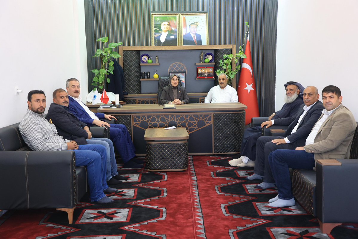 CYAZMAC's tweet image. Milli iradenin tecelligahı Gazi Meclisimizde geçtiğimiz günlerde ağırladığımız Eyyüp Peygamber Muhtarlar Derneği Başkanı Nurettin Aslanlı ve yönetimini ziyaret ettik. Mahallerle ilgili iletilen sorunların çözümü noktasında ilgili kurum ve kuruluşlarımızla gerçekleştirdiğimiz…