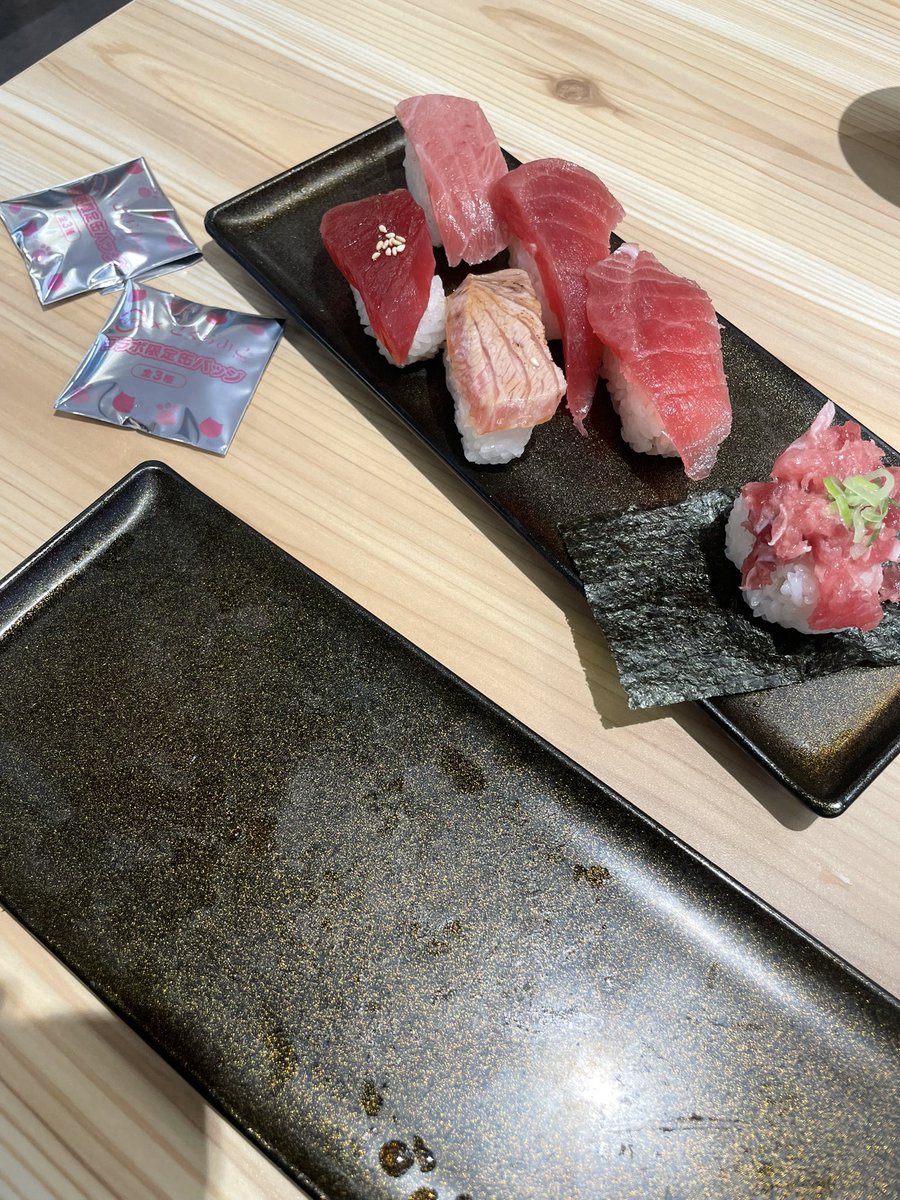 行きたかったお寿司店にようやく行くことができました...
不思議と天然インドマグロ6貫盛りばかり頼んでしまいます。