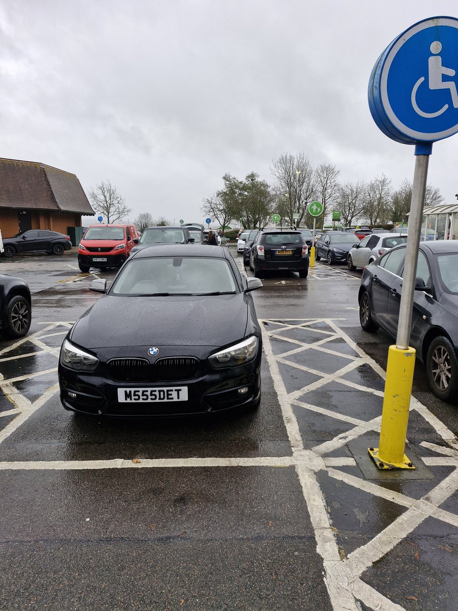 McgucketMan's tweet image. Lower Earley 12:19 22/11/2025
Repeatedly seen this car parked in disabled parking with no Blue Badge.

WTF is your car park inspector??
Another disabled person wanted to take a screwdriver to this vehicles paintwork @AsdaServiceTeam @asda #badparking #Disabled #bluebadge