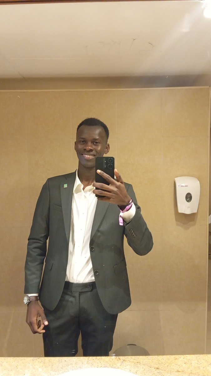 Code4jeph's tweet image. Hello I won young CEO of the year Award 😁