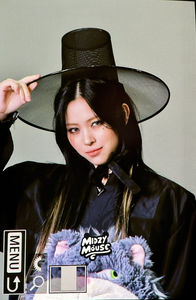 MidzyMouse's tweet image. 251122 MP 1.0🐱 (2)

Play me on repeat, 끝없이 in your head

#류진 #RYUJIN #있지 #ITZY 
@ITZYofficial