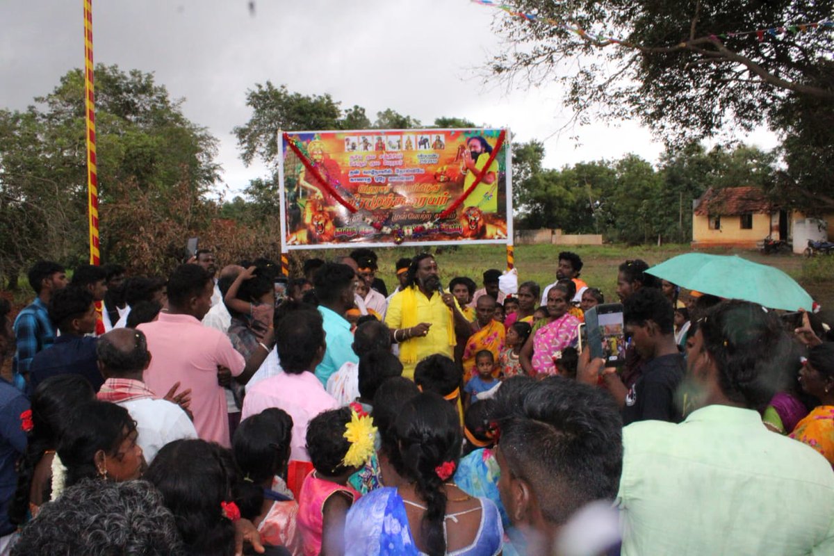 KKSelvakumaroff's tweet photo. சிவகங்கை மாவட்டம், சிவகங்கை சட்டமன்ற தொகுதிக்குட்பட்ட 50-க்கும் மேற்பட்ட கிராமங்களில், முத்தரையர்களின் அரசியல் அதிகார மீட்பு மாநாட்டிற்கான அழைப்பிதழ்களை வழங்கினேன்!

சென்ற கிராமங்களில் எல்லாம் தாய்மார்கள் ஆரத்தி எடுத்ததும், இளைஞர்கள் கரகோசம் எழுப்பியதும், பெரியவர்கள் கண்ணீரோடு வாழ்த்தியதும், என் நெஞ்சில் ஆழமாகப் பதிந்தது. இந்த உணர்ச்சிகளை வார்த்தைகளால் விவரிக்க முடியாது!

ஒவ்வொரு கிராமத்திலும்,நான் பெற்ற மரியாதை, நம் இனத்தின் அரசியல் விடுதலைக்கான ஒரு தூதுவனுக்கு நீங்கள் அளித்த அங்கீகாரம்!

நம் இனத்தின் அரசியல் விடுதலைக்காக உயிர் கொடுத்தேனும் உழைப்பேன் என்று இந்த சிவகங்கை மண்ணில் உறுதி ஏற்கிறேன்!

சிவகங்கை சொந்தங்களுக்கு நெஞ்சார்ந்த நன்றிகள்!
#முத்தரையர்_மாநாடு_2026