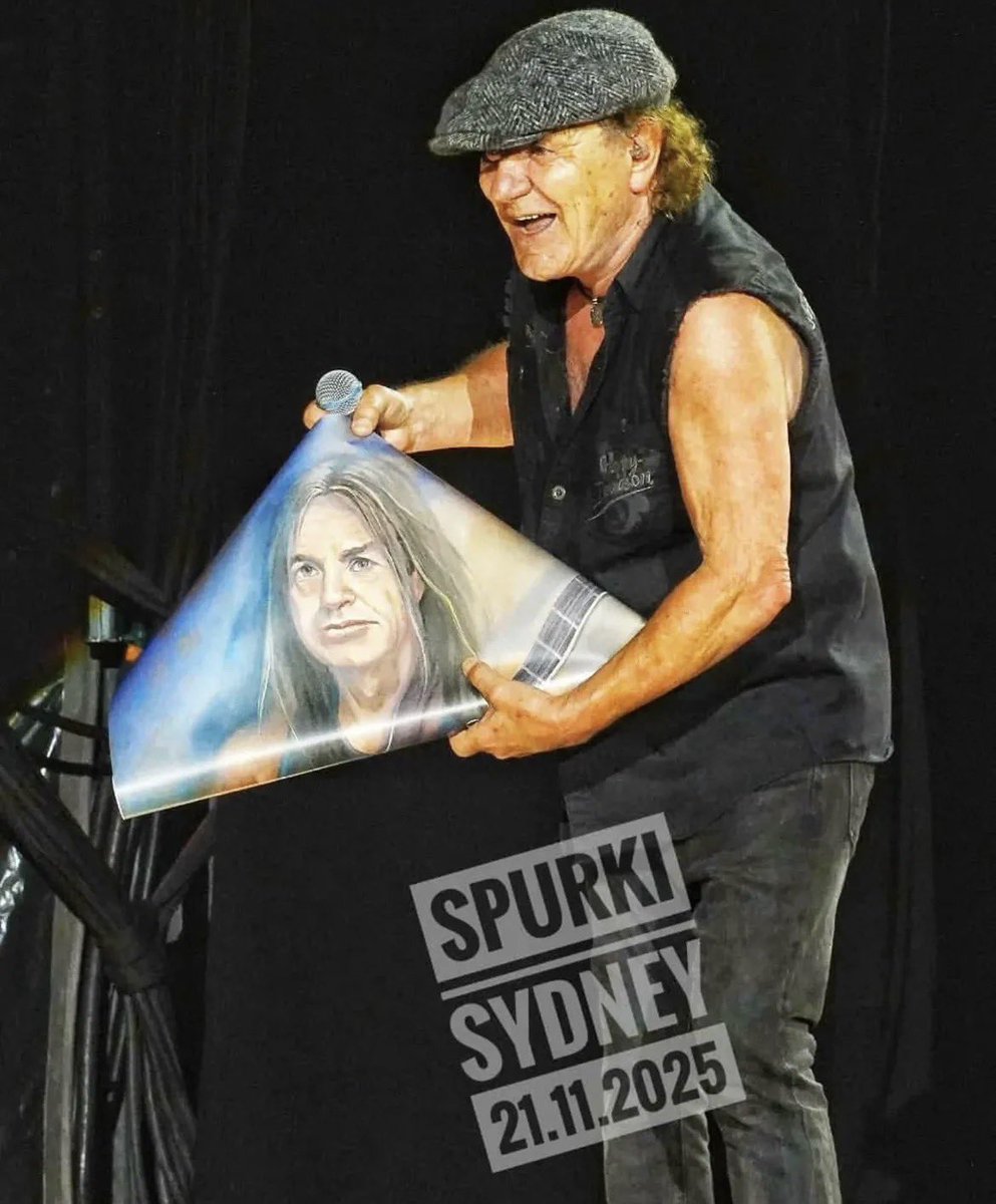 acdcsdevil's tweet image. this was hands down the sweetest thing to ever happen on this tour, the way he kissed it AND showed angus. my HEART!!! 🥹😭🩷⚡️