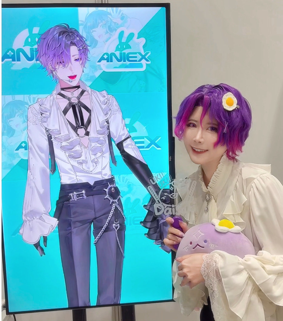 AprilVincia's tweet photo. I’m so glad I got the chance to talk with you. Your singing is amazing (as always🫶), and I enjoy all of your songs. I’m a bit shy that you mentioned seeing me at the concert, but I truly had a great time!🫣💕
 #AniEx2025 #UkiVioleta https://t.co/8Bd3QF81tq