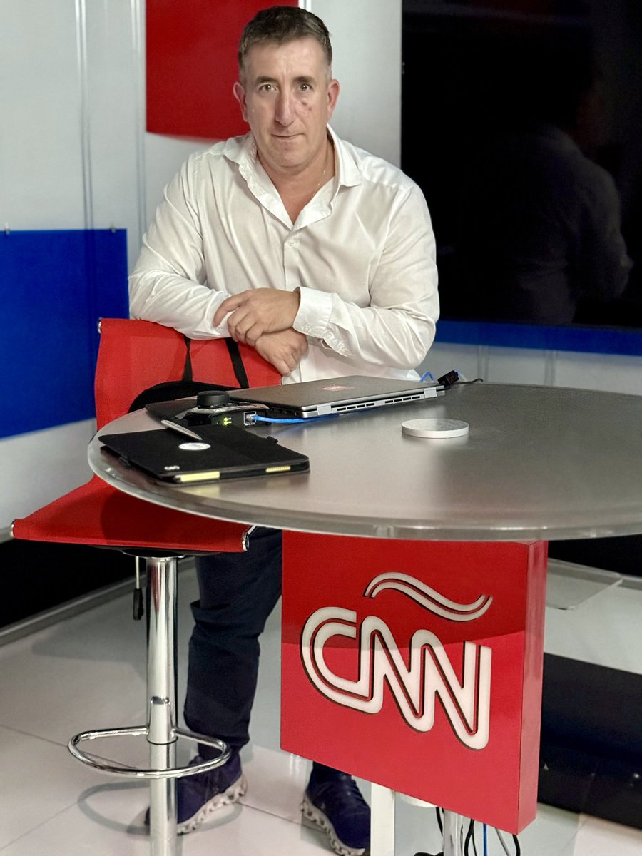 Desde las 10hs estamos en Dicen que Dicen, el programa de <a href="/albertolotuf/">Alberto Lotuf</a> en @cnnradioarg (AM 950) junto a <a href="/carolsua/">Carolina Suarez</a> <a href="/FedeSmithOK/">Federico Smith 🎙</a> <a href="/profepellegrini/">profepellegrini</a> <a href="/GabyLevinas/">Gabriel Levinas</a> Produce: <a href="/cristiansolis/">Cristian Solís</a> 
Podes seguirlo en vivo en youtube.com/live/slvmwls46…