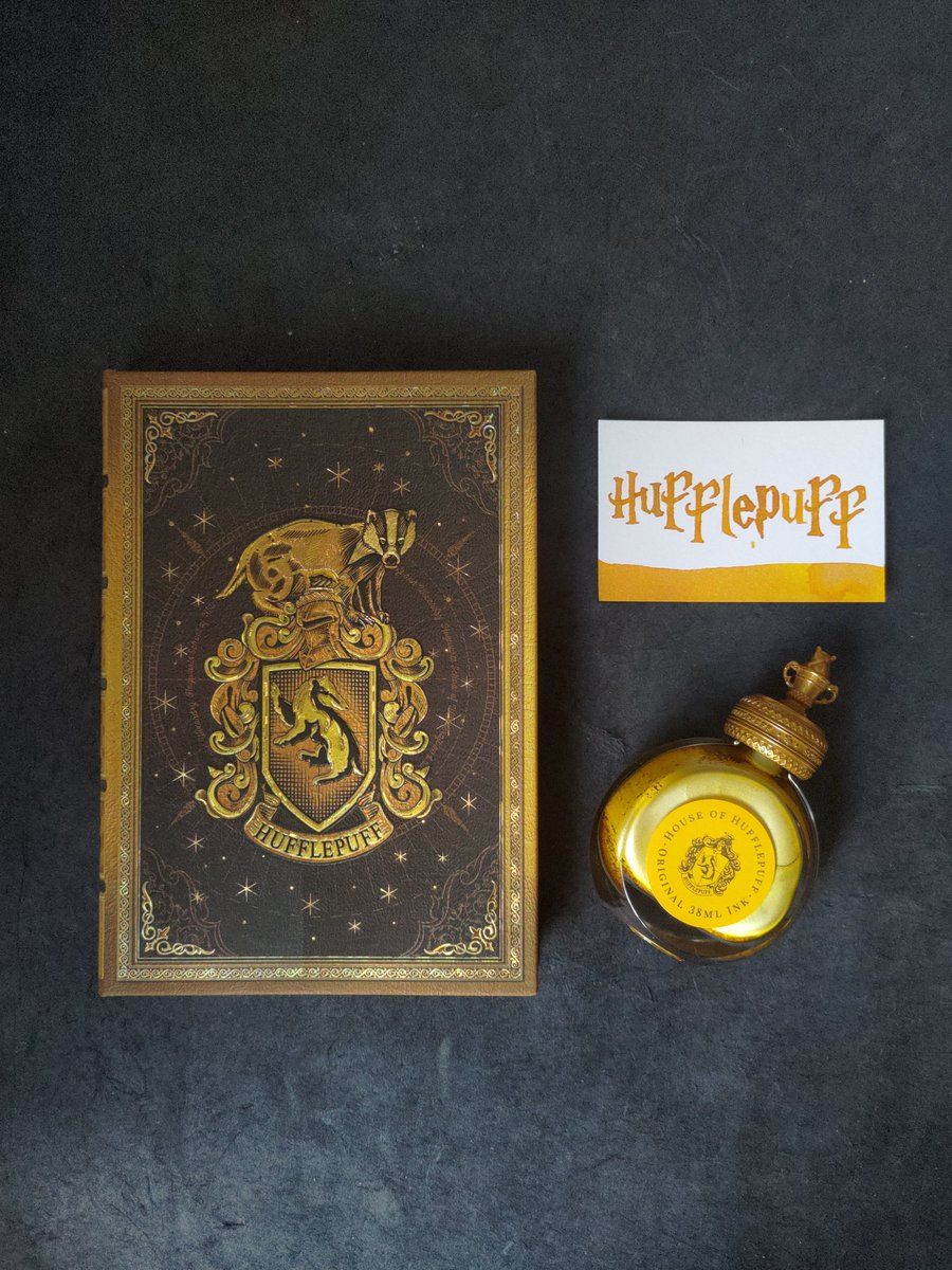 CSSPrincess's tweet image. 🤤

I mean
it wasn&apos;t a &quot;want&quot;, it was &quot;need&quot;

they look absolutely perfect together 🥰
(those beautiful bottles are filled with fountain pen ink, if anyone wonders)