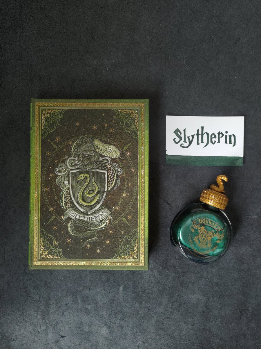 CSSPrincess's tweet image. 🤤

I mean
it wasn&apos;t a &quot;want&quot;, it was &quot;need&quot;

they look absolutely perfect together 🥰
(those beautiful bottles are filled with fountain pen ink, if anyone wonders)