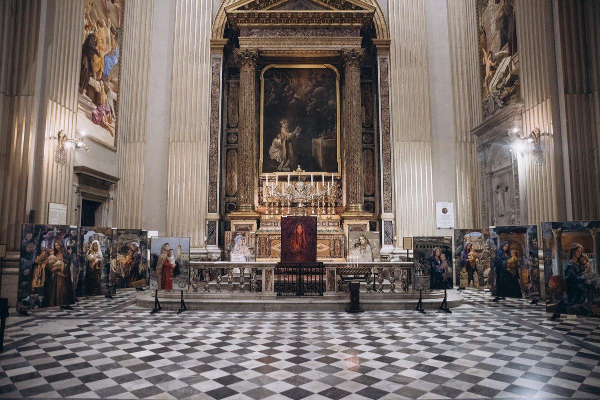 AndriiYurash's tweet image. ЗусиллямиПос-ва України приСв.  Престолі20лист. відбулося відкриття виставки«Молитва заУкраїну»,яка представляє роботи23-х укр. художників під творчим керівництвом ВолодимираКозюка.Менеджер проєкту -Юрій Котик. У церемонії взяв участь Кард. Пʼєтро Паролін та численне духовенство.