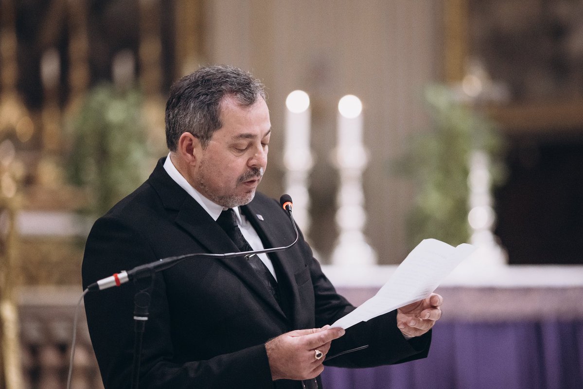 AndriiYurash's tweet image. ЗусиллямиПос-ва України приСв.  Престолі20лист. відбулося відкриття виставки«Молитва заУкраїну»,яка представляє роботи23-х укр. художників під творчим керівництвом ВолодимираКозюка.Менеджер проєкту -Юрій Котик. У церемонії взяв участь Кард. Пʼєтро Паролін та численне духовенство.