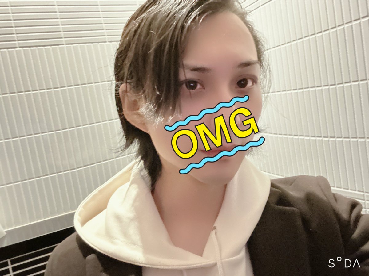 wcode_610's tweet image. 半年美容院行ってないマンことワイ、このまま夏油傑くらい髪伸ばそうかな