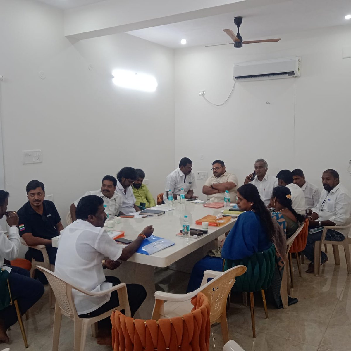 SangeethaMathi2's tweet image. பாஜக சென்னை மேற்கு மாவட்டம் மதுரவாயில் தொகுதிக்கு உட்பட்ட  மண்டல் தலைவர்கள், பிரபாரிகள் ஆலோசனை கூட்டம் மாவட்ட தலைவர் திரு பாஸ்கர் அண்ணன் அவர்கள் தலைமையில் நடைபெற்றது.

20.11.2025.

@Prabhusornalingam
@KesavaVinayakan