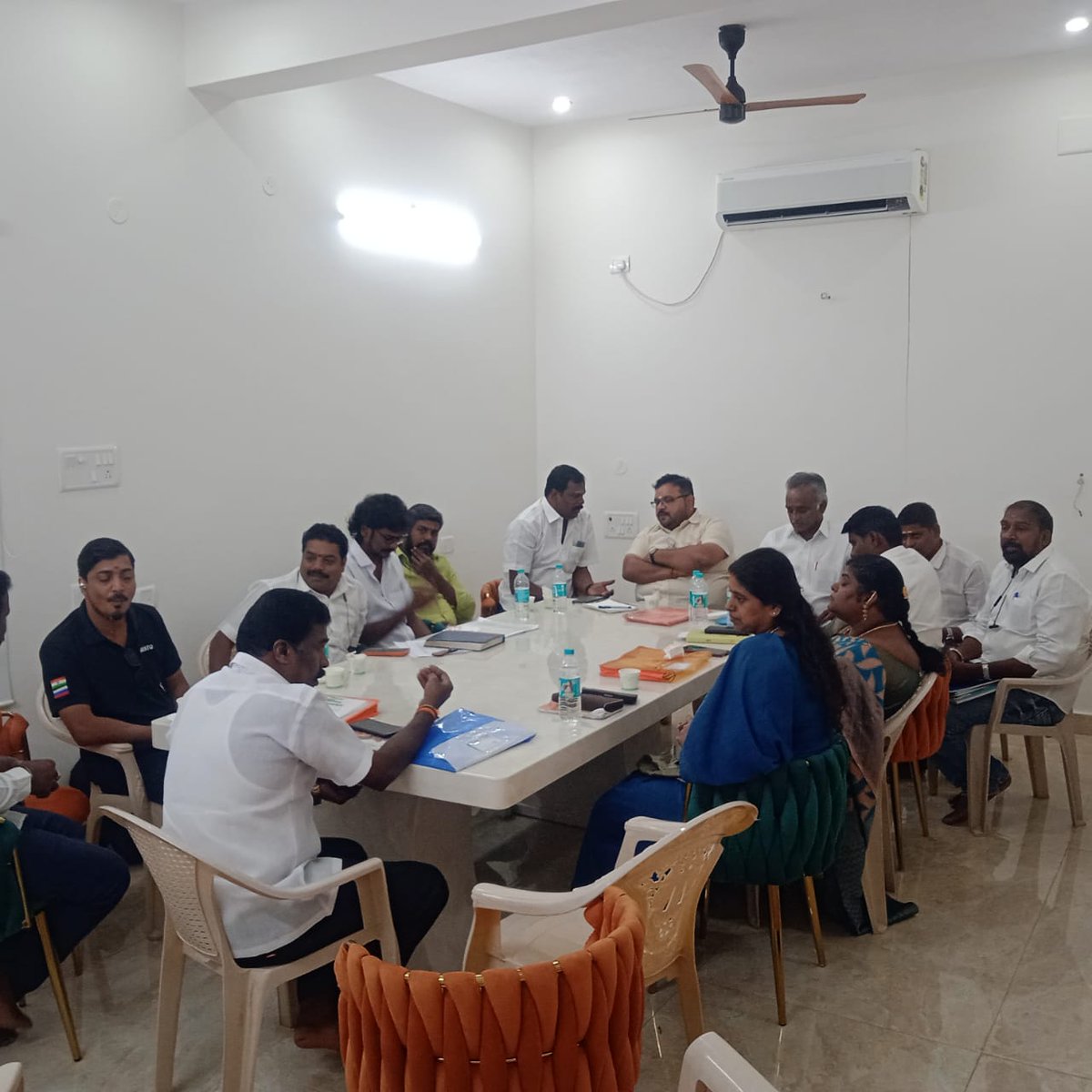 SangeethaMathi2's tweet image. பாஜக சென்னை மேற்கு மாவட்டம் மதுரவாயில் தொகுதிக்கு உட்பட்ட  மண்டல் தலைவர்கள், பிரபாரிகள் ஆலோசனை கூட்டம் மாவட்ட தலைவர் திரு பாஸ்கர் அண்ணன் அவர்கள் தலைமையில் நடைபெற்றது.

20.11.2025.

@Prabhusornalingam
@KesavaVinayakan