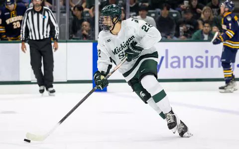 Porter Martone had 2 goals and 1 assist last night. He now has 9g,8a (17P) on the season 

He's on 🔥🔥🔥, and he is trying to become the first Flyers prospect to win the Hobey Baker Award.

Martone is now tied for 10th in scoring in the NCAA with 17 points

#Flyers