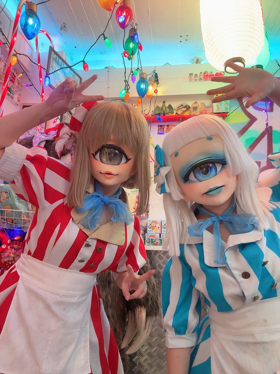 #monsterparty
土曜日ありがとうございました！明日はヒコノちゃんが来てきれるぜ！夕方から客の誕生日を祝う〜！！
15-20で待ってるね〜！