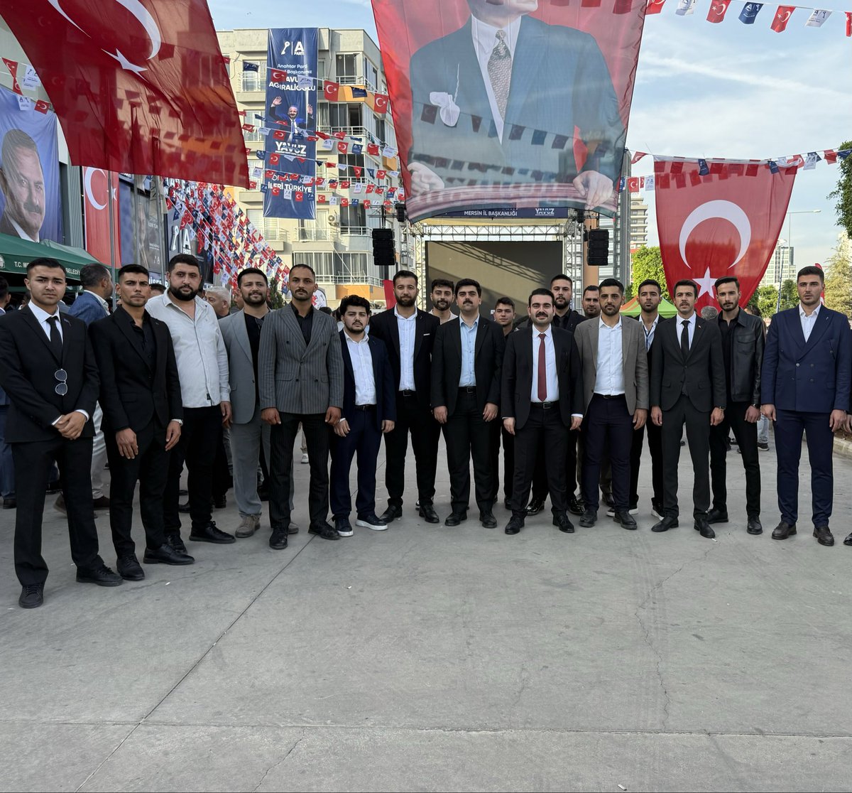 Çevre illerden gençlik kolları yöneticilerimizle, Genel Başkanınız Sayın Yavuz AĞIRALİOĞLU’nun katılımlarıyla gerçekleşen partimizin Mersin il açılışı programındaydık.